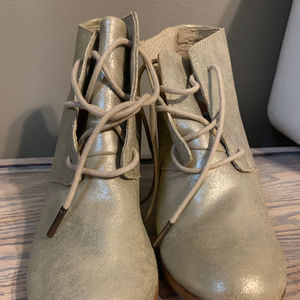 White Gold Metallic Synthetic Leather Women 7.5